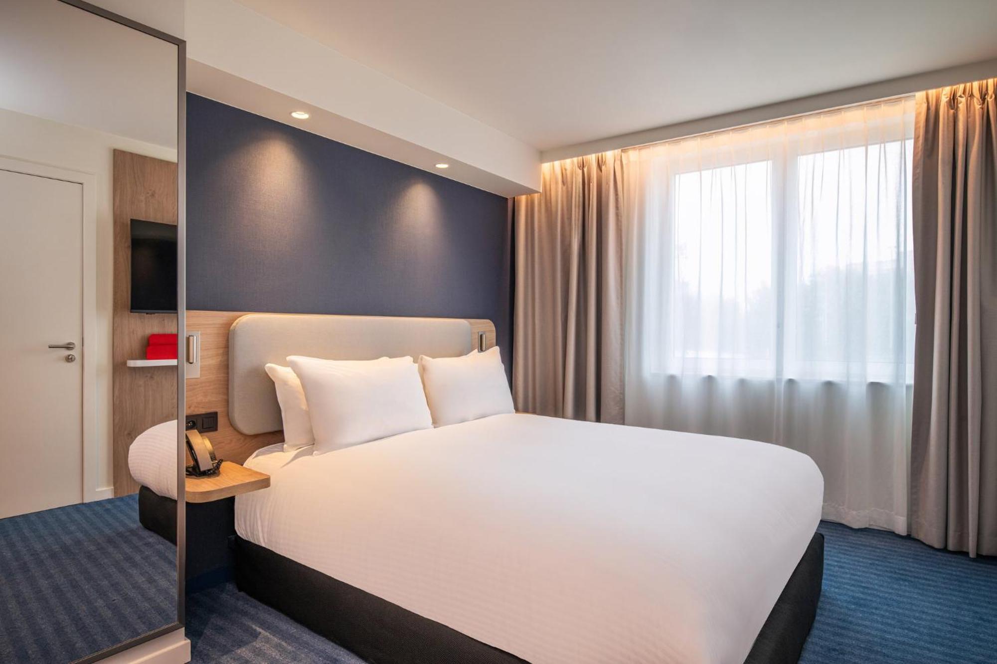 Holiday Inn Express & Suites Ghent By Ihg Ngoại thất bức ảnh