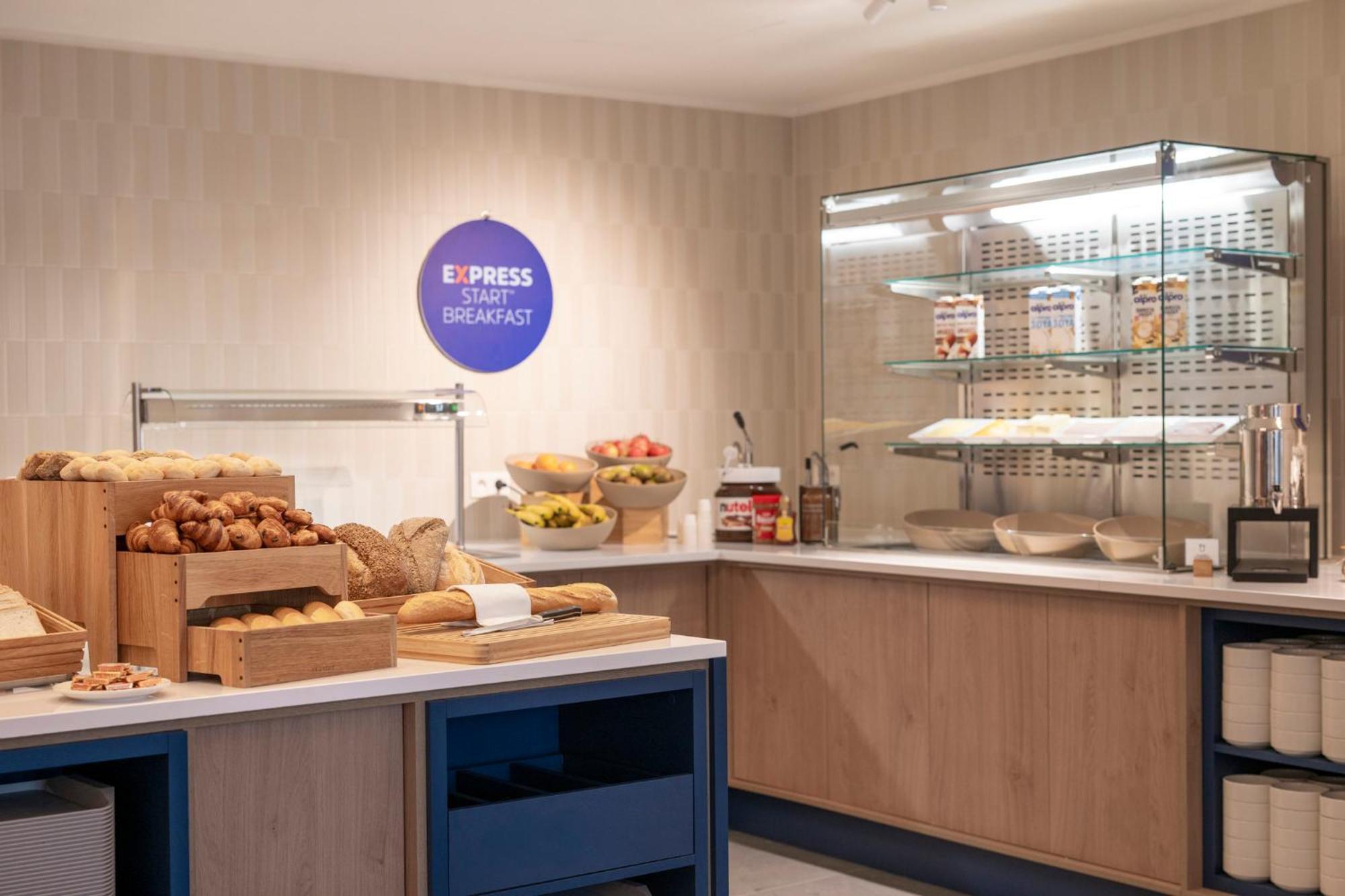 Holiday Inn Express & Suites Ghent By Ihg Ngoại thất bức ảnh